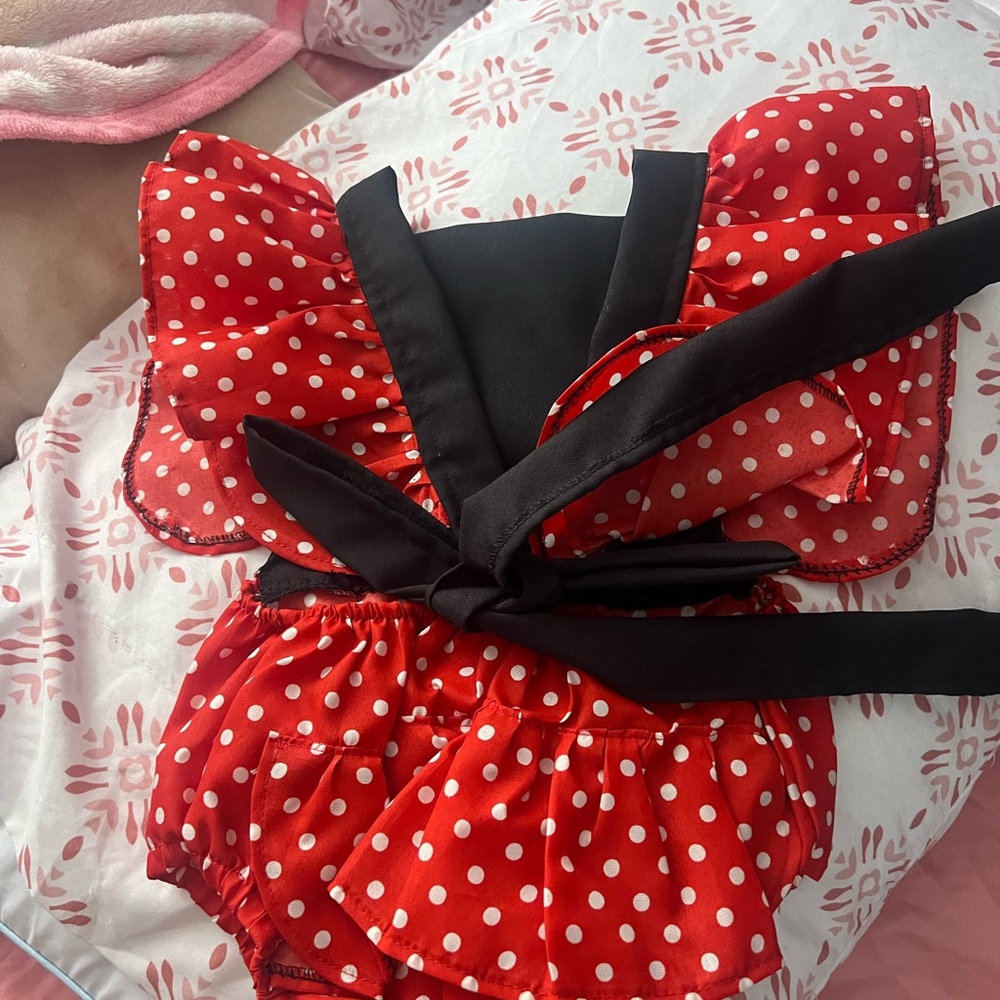 Minnie Mouse - Picture 2 of 3